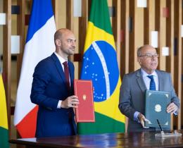 La France et le Brésil signent une feuille de route pour renforcer leur coopération transfrontalière sur l’Oyapock