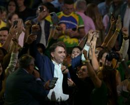 "Je peux être plus calme" : Flavio Bolsonaro, fils de l'ancien président, investi en tant que candidat à l'élection présidentielle au Brésil