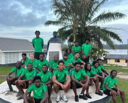 Football : à Apatou, la sélection guyanaise renforce sa préparation physique et son ancrage territorial