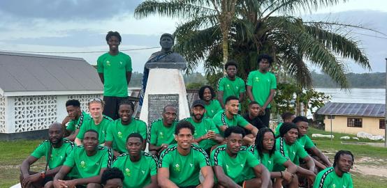 Football : à Apatou, la sélection guyanaise renforce sa préparation physique et son ancrage territorial