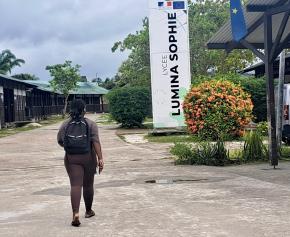 Hommage poignant au lycée Lumina Sophie après la mort tragique d’un assistant d’éducation