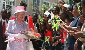 La reine Elizabeth II et ses liens étroits avec les Caraïbes